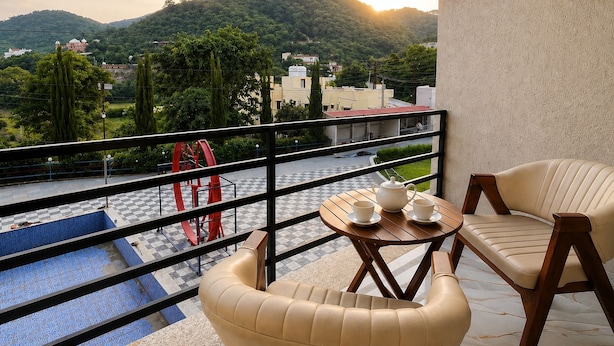 Superior Double Room, Mountain View | Outdoor dining - Awecan Radhe Radhe Resort (Qila Kumbhalgarh)
