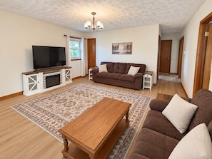 Living area - Quiet Country Retreat with 1 Gig Wi-Fi, Mountain View, & Bonus Storage (New Market)