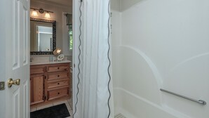 Bathroom - Phenomenal 3-bedroom cabin with Breathtaking Views in charming Pickens County! (Pickens)