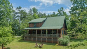 Exterior - Phenomenal 3-bedroom cabin with Breathtaking Views in charming Pickens County! (Pickens)