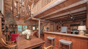Dining - Phenomenal 3-bedroom cabin with Breathtaking Views in charming Pickens County! (Pickens)
