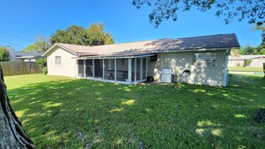 Exterior - 3BR Home w/ Pool Table Lanai, Roku TVs & Fiber WiFi – 10 Min to Daytona Beach (South Daytona)