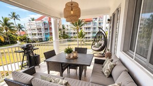 Outdoor dining - Playa Turquesa C-202, cozy 3-bedroom apartment, AC and WiFi, free beach chairs (Bavaro)
