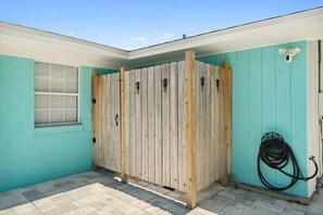 A fenced area with a window and a hose coiled against the wall. - 🏖️ The Sandbox 🏖️🚶 Walk to Beach 🌊🏡 Fenced Yard 🌳 (Panama City Beach)