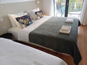 Phòng 3 Deluxe, ban công, quang cảnh sân vườn | Phòng cách âm, bàn ủi/dụng cụ ủi quần áo 