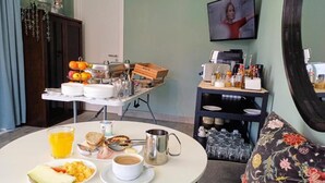 Dining - Relax & Travel (Almada)