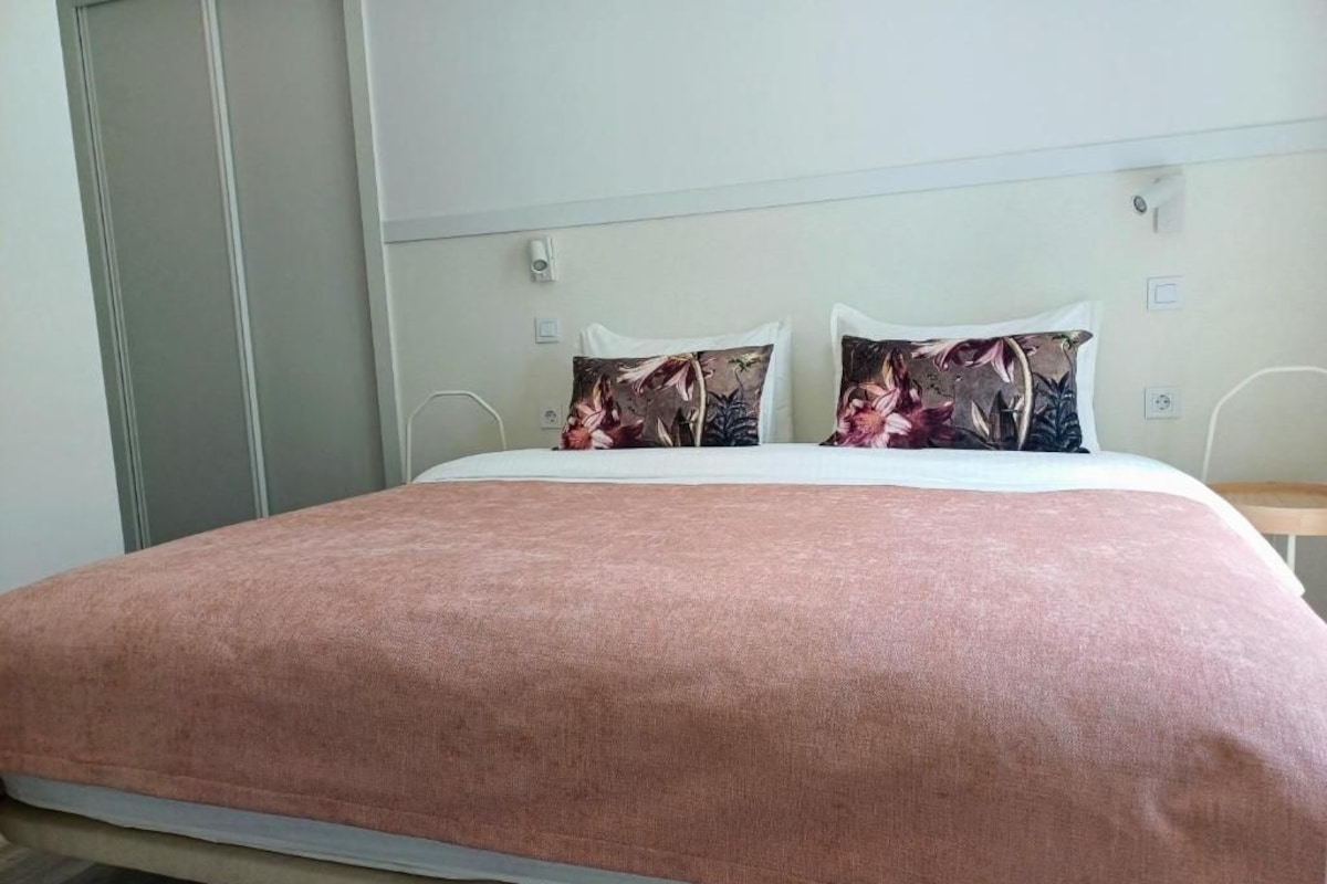 Phòng Deluxe, quang cảnh vườn | Phòng cách âm, bàn ủi/dụng cụ ủi quần áo 