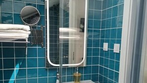 Apartment, Balcony, City View | Bathroom - Relax & Travel (Almada)