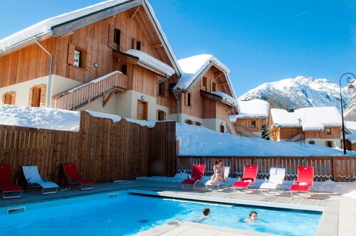 Les pistes à 150 m | Piscine Int/Ext | Grand 3 Ch.