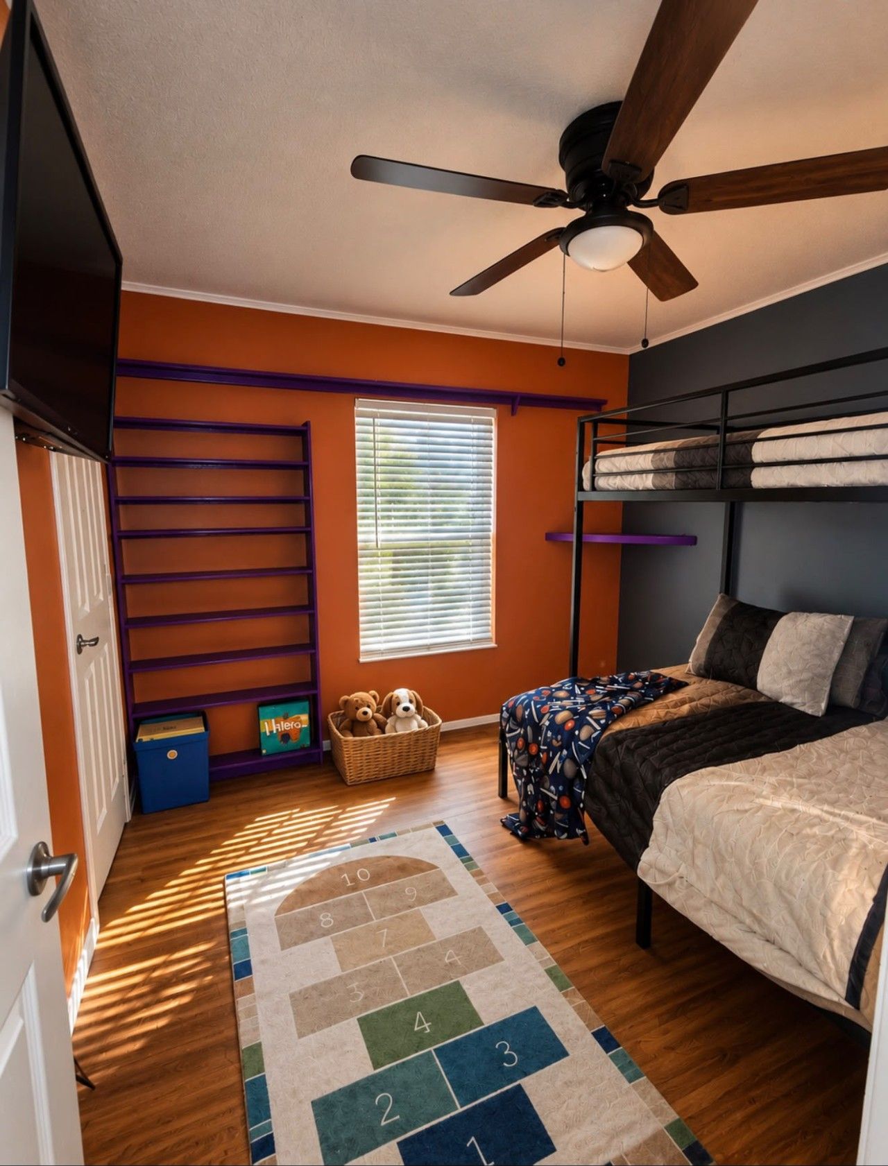 Desk, WiFi, bed sheets