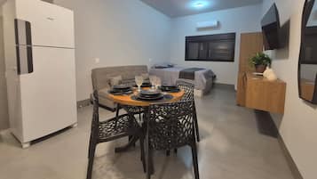 Deluxe-lejlighed - byudsigt | Spiseområde