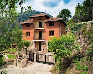 Exterior - Country House 'El Mirador De Jozarcu' with Mountain View, Balcony and Wi-Fi (Navedo)
