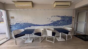 Deluxe Apartment | Dining