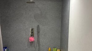 Bathroom - Stylish 1 Bedroom Town Centre Flat in Saltash 5 Mins from Train Station (Saltash)