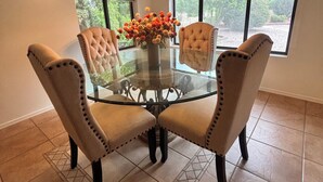 Dining - Your cozy townhome with AC and pool in vibrant Mesa (Mesa)