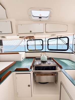 Private kitchen - Once-In-A-Lifetime Huge 5 Bedroom Sailboat Experience (St. Augustine)