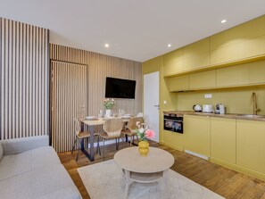 Living area - Charming 38 m² apartment with a piano — Paris 14th (Paris)