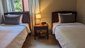 2 chambres, fer et planche à repasser, Wi-Fi gratuit, draps fournis