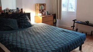 Room - Vrbo Property (Marseille)