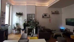 Unclassified image, 5 of 6, button - Vrbo Property (Marseille)