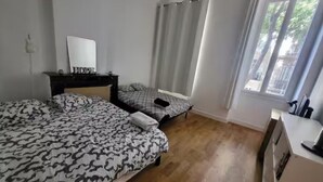 Room - Vrbo Property (Marseille)