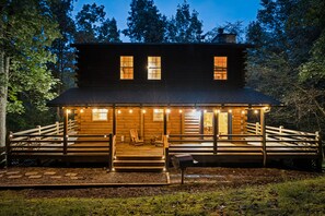 Big Pine glowing at twilight — warm, welcoming, and tucked into the woods. - Abode at Big Pine – Formerly Western Hideaway (Logan)