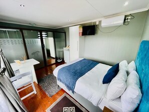 Comfort-Chalet, Blick auf die Anlage | Laptopgeeigneter Arbeitsplatz, kostenloses WLAN