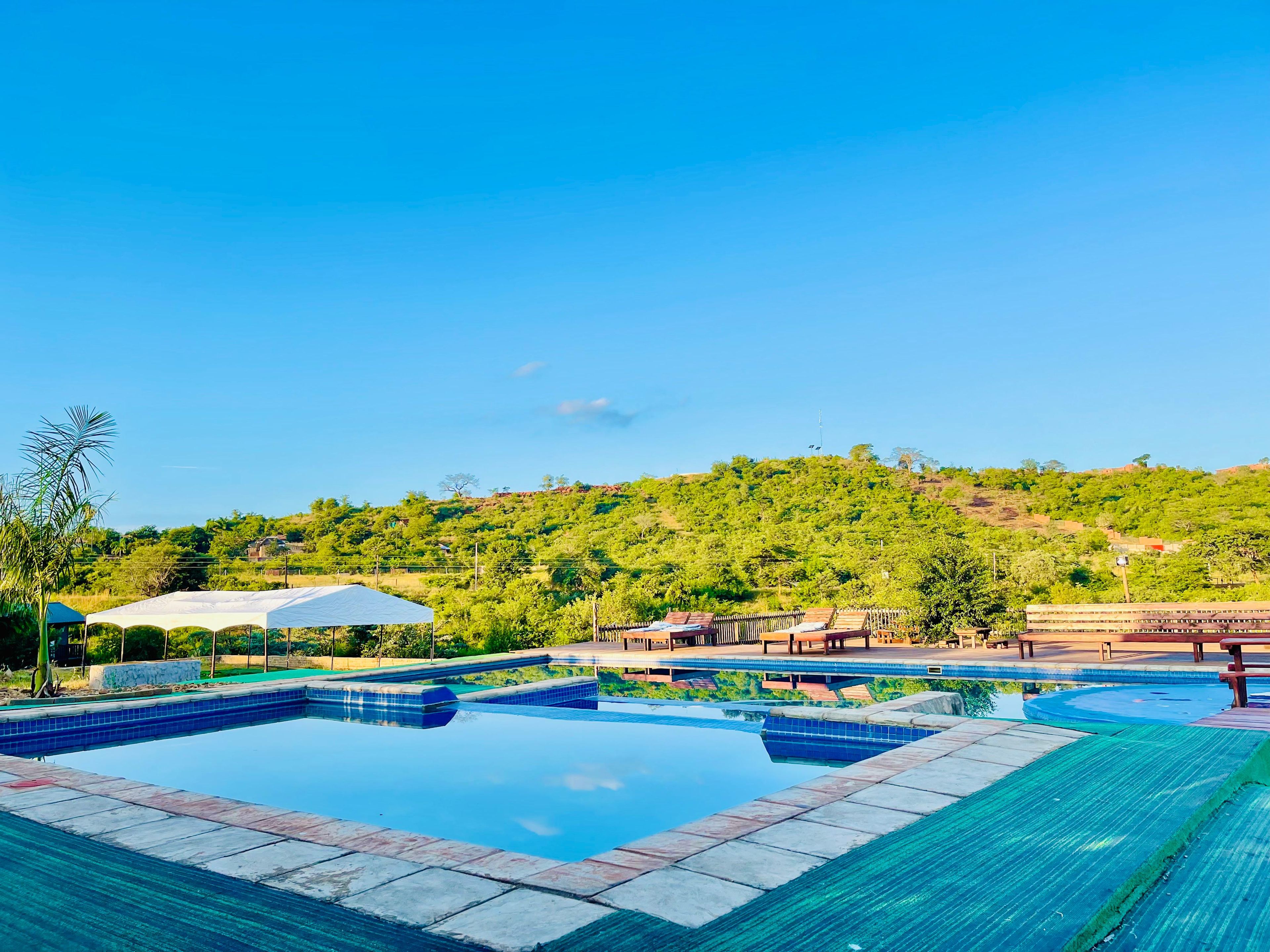 2 outdoor pools