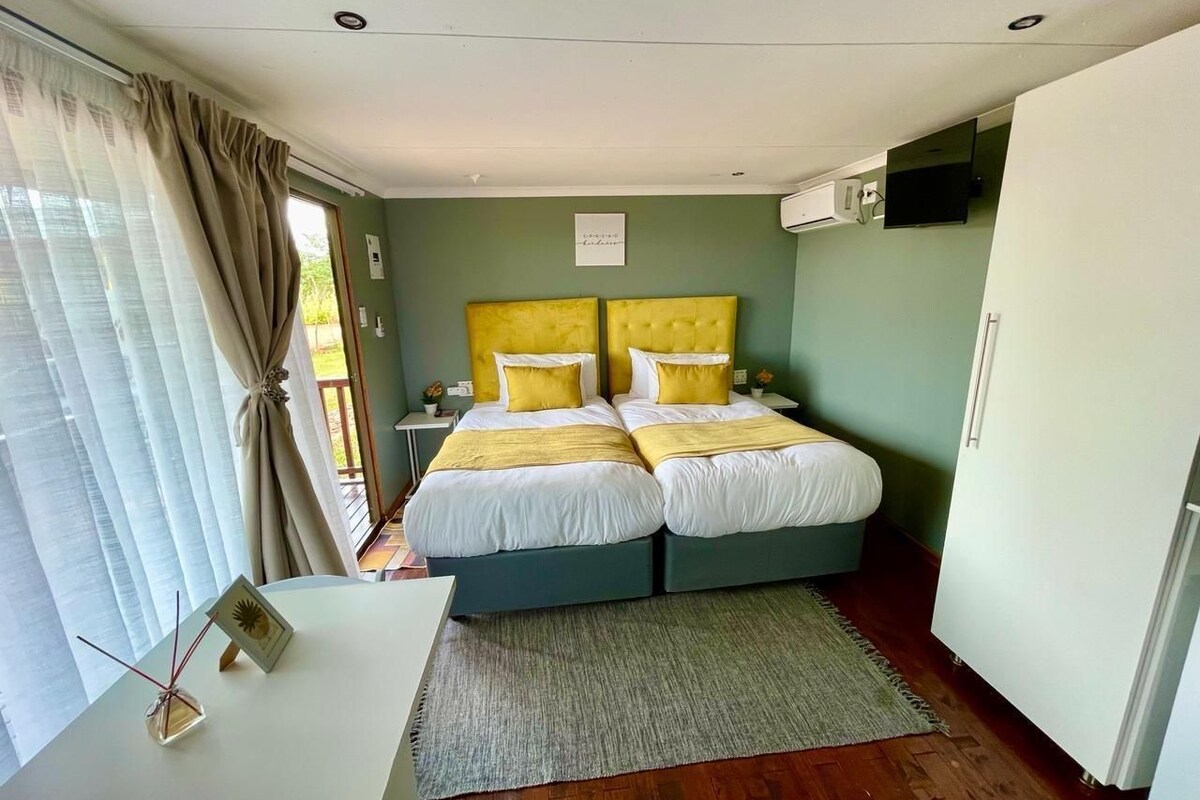Comfort-chalet, näköala lomakeskukseen | Kannettavalle tietokoneelle sopiva työtila, ilmainen Wi-Fi