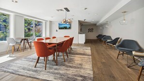 Dining - Mins to NYC - Hoboken 2 BR/ 2 Bath. W/D, Elevator, Gym, Lounge, Workspace, Game (Hoboken)