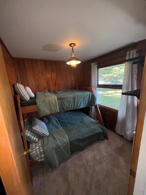 Room - Sleeps 8 + Walk to ND Campus + Full Amenities (South Bend)