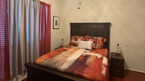 Room - Delightful 3-bedroom townhome with AC in vibrant Houston (Houston)