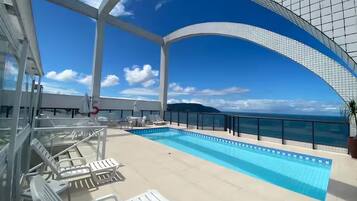 Apartamento de lujo | Piscina | Una piscina al aire libre