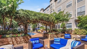 Exterior - King Suite In Charlotte  (Charlotte)