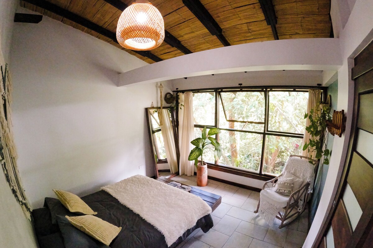 Deluxe-Doppelzimmer, Bergblick | Daunenbettdecken, kostenloses WLAN, individuell dekoriert