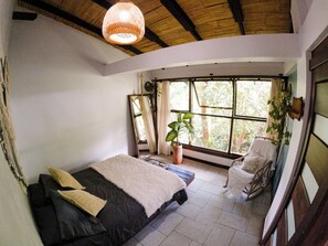 Deluxe-Doppelzimmer, Bergblick | Daunenbettdecken, kostenloses WLAN, individuell dekoriert