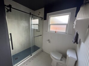 Bathroom - The Gingerbread House - A beautiful home built in 1926 (Bellingham)