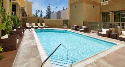 Accessible 2BR Suite w/ Free Hot Breakfast + Pool