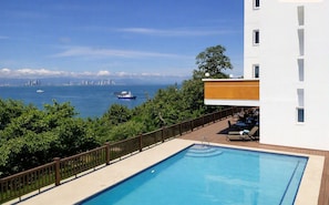Pool - Stunning 3BR Oceanfront Luxury Oasis- Amador Causeway (Isla Perico)