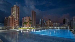 A swimming pool with a cityscape in the background. - by Calamari.Homes - Infinitum 3302 - Bocagrande (Bocagrande)