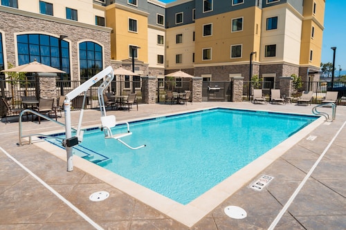 Accessible 2BR Suite w/ Free Hot Breakfast + Pool