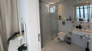Bathroom - Panoramic City View / Nearby Top Attractions F271O (Seef)