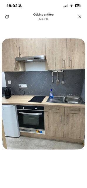Private kitchen - Vrbo Property (Saint-Eugène)