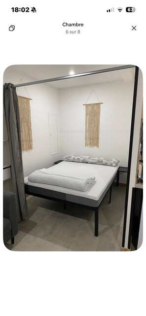 Room - Vrbo Property (Saint-Eugène)