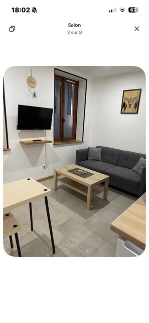 Living area - Vrbo Property (Saint-Eugène)