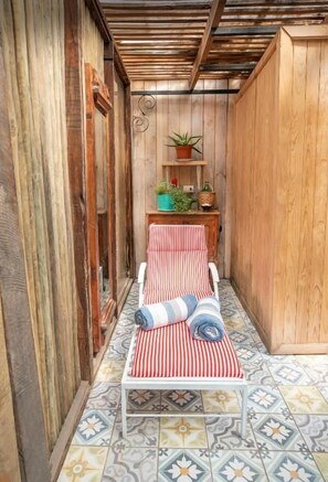 Sauna, poreallas, höyrysauna, kasvohoitoja