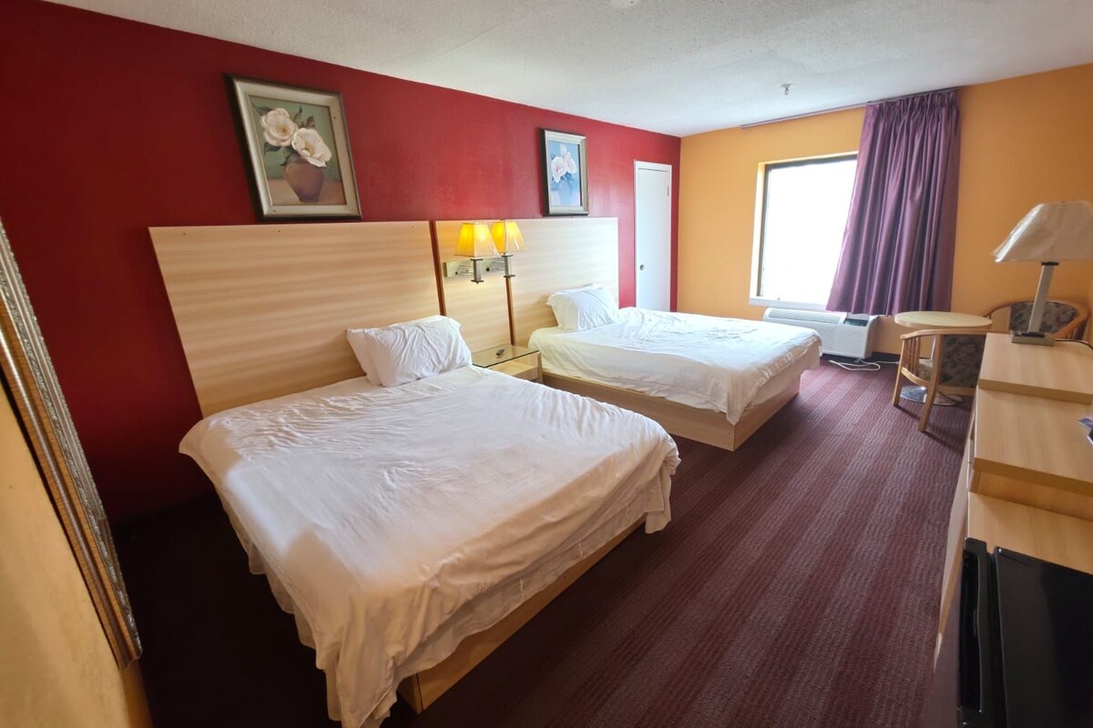 Premium Room, 2 Katil Kelamin (Double), Non Smoking | Meja, seterika/papan seterika, Wi-fi percuma, cadar katil