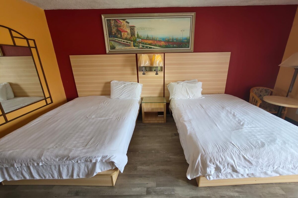 Meja, seterika/papan seterika, Wi-fi percuma, cadar katil