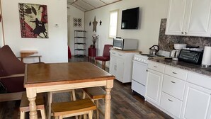 Deluxe Cabin, Pets allowed | Dining - Rockport RV Resort (Rockport)