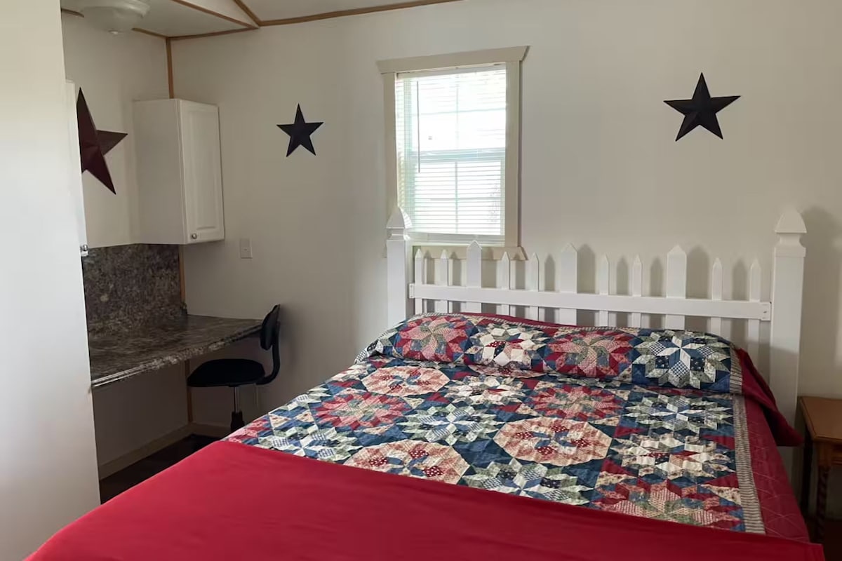 Deluxe Cabin, Pets Allowed | WiFi (free)